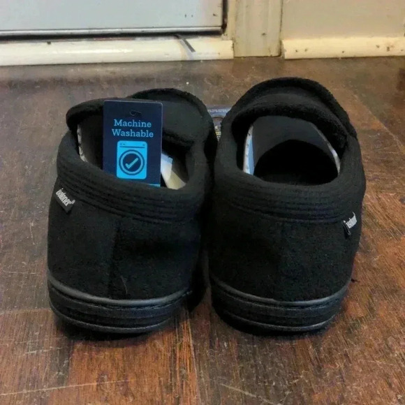 Isotoner Men's Microterry and Waffle Travis Moccasin Slippers - Picture 5 of 10